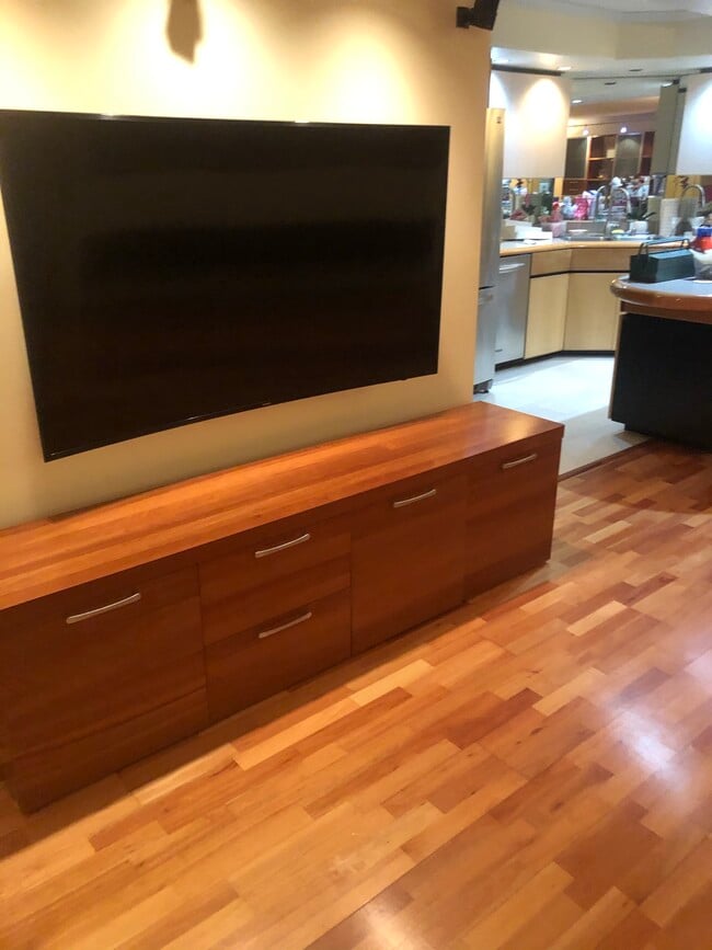 Building Photo - 66 Queen St