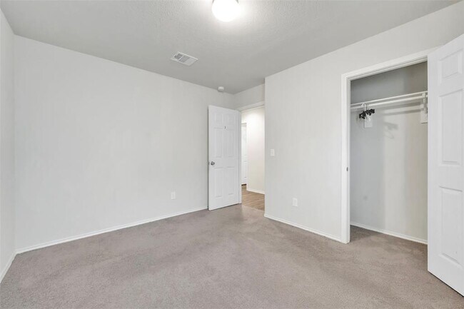 Building Photo - 4351 Stuebner Hl Dr