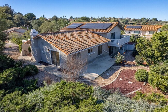 Building Photo - 11000 Meadow Glen Way E