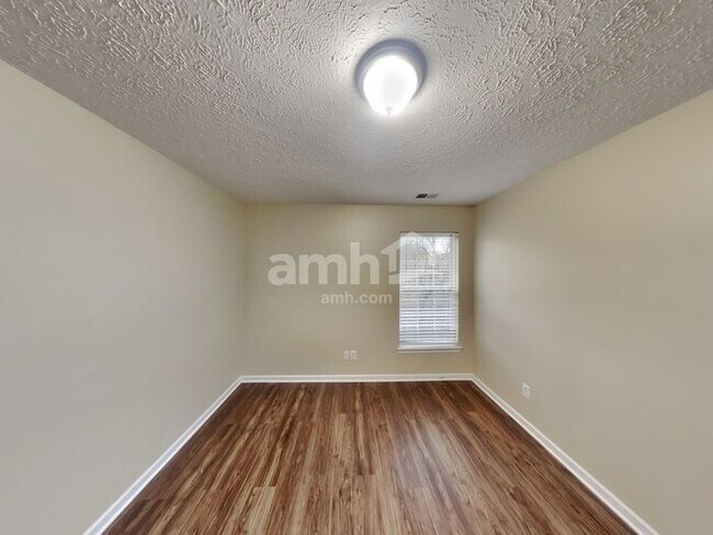 Building Photo - 7028 Oak Brook Terrace