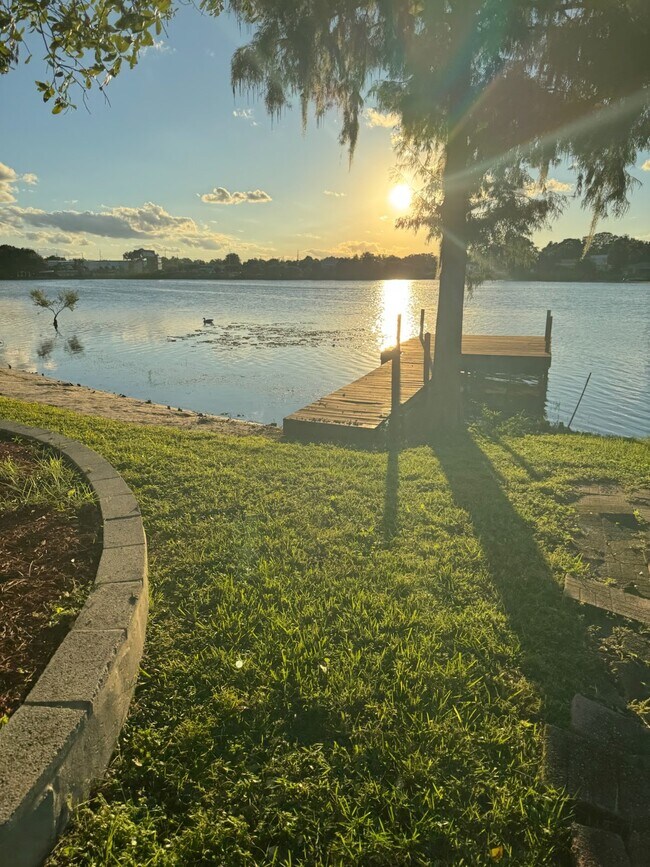 Building Photo - 406 Lillian Dr