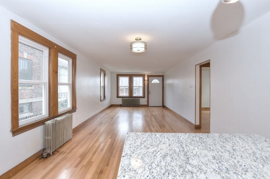 Building Photo - 17 Strathmore Rd