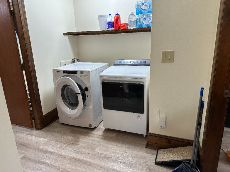 Building Photo - 340 Granite Hill Rd