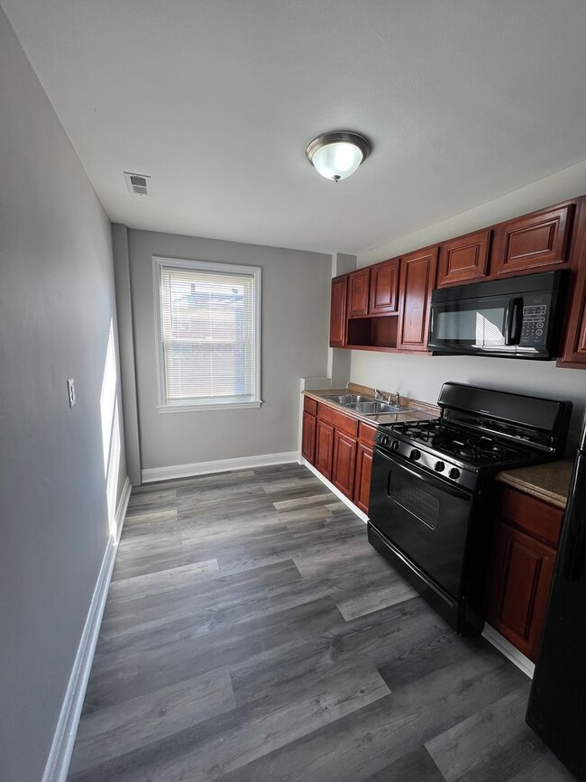 Building Photo - 3611 Ravenwood Ave