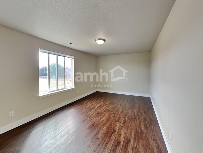 Building Photo - 1390 Alpine Lakes St SE