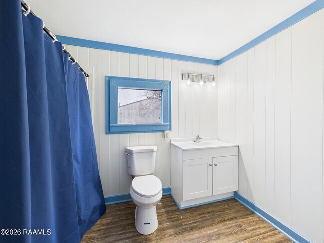 Building Photo - 405 E Convent St