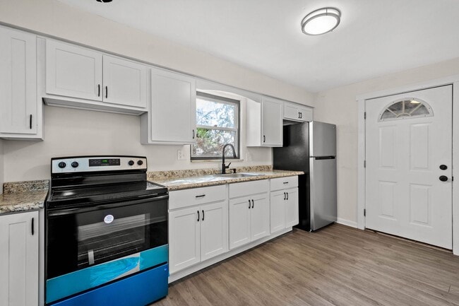 Building Photo - 1653 Suburban Ave