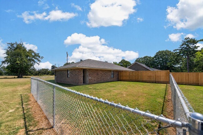 Building Photo - 3803 CR 149