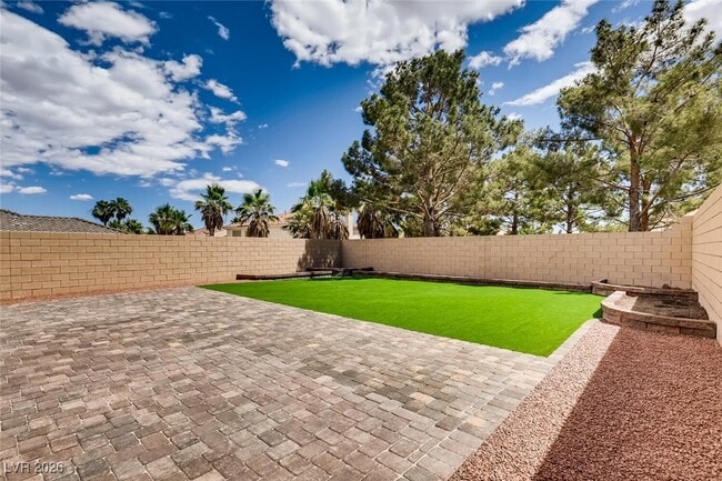 Building Photo - 8379 Lagunilla Ave