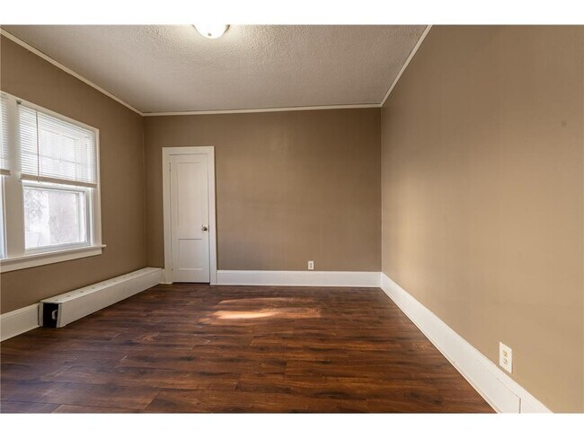 Building Photo - 1917 N Newton Ave