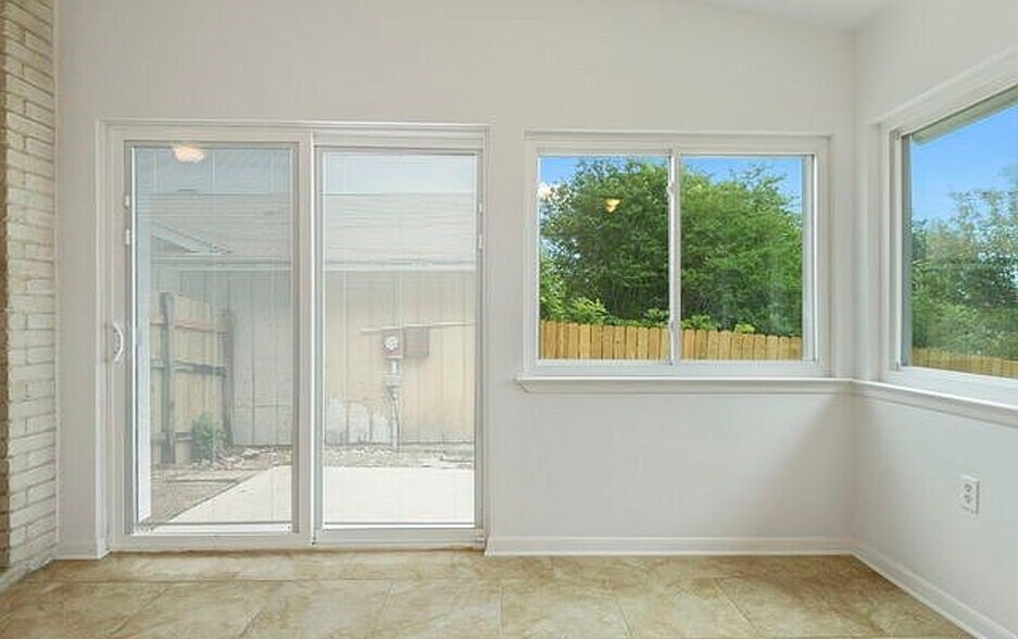 Building Photo - 8412 Clear Mdws