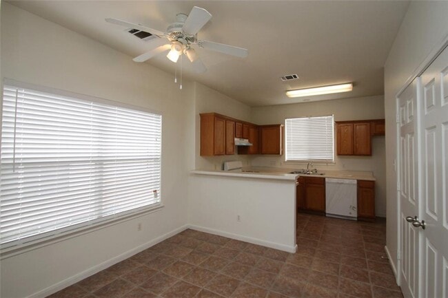 Building Photo - 2817 Southampton Way