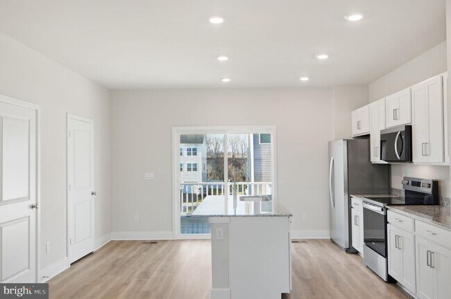 Building Photo - 113 Lakota St