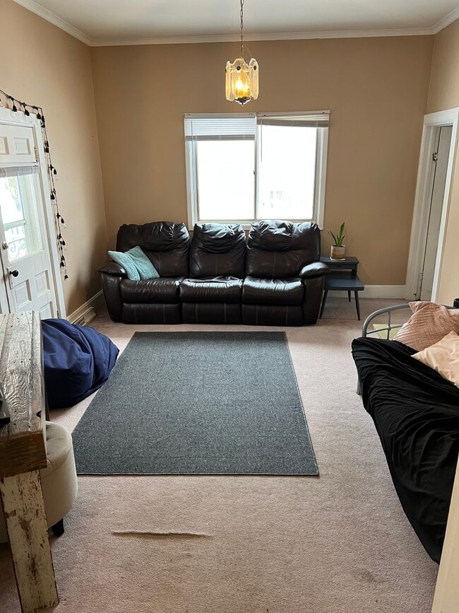 Building Photo - Great location 4 bedroom, 2 bathroom house...