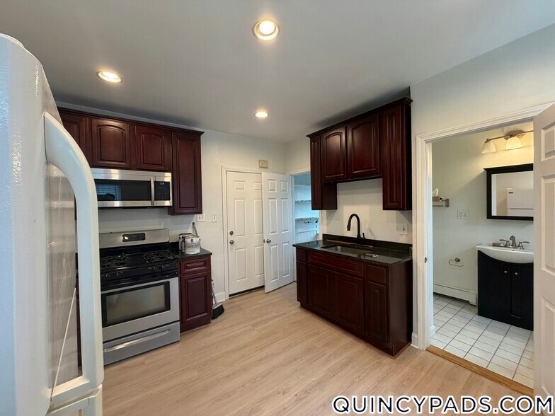 Building Photo - 80 Cranch St