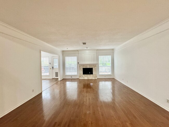 Building Photo - Big 4 Bedroom Home in Stone Oak!