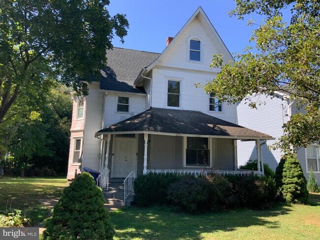 Building Photo - 433 Bentley Ave