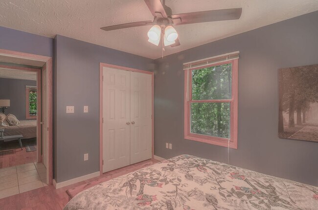 Building Photo - 610 Hickory Point Dr