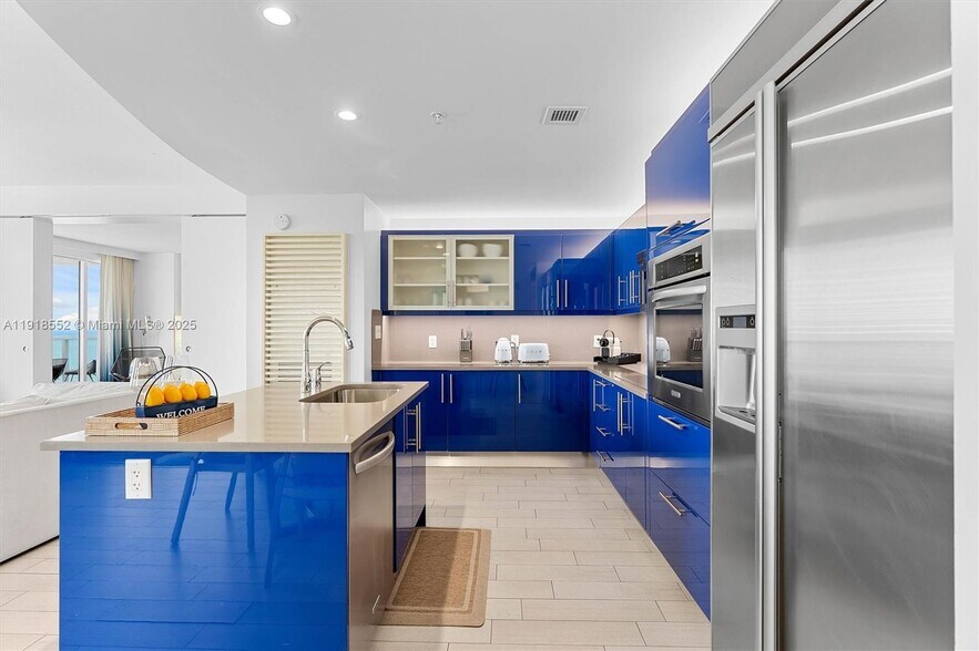 Building Photo - 3101 Bayshore Dr