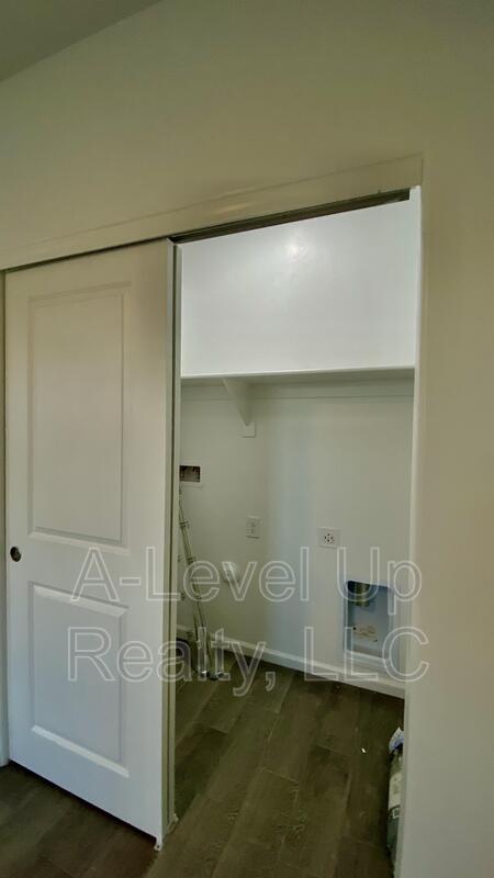 Building Photo - 1310 S San Jacinto Dr