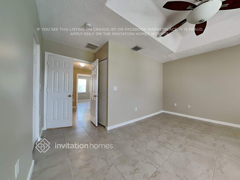 Building Photo - 4720 SW 163rd Ave