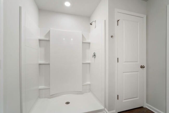 Building Photo - Beautiful 4-Bedroom 2.5 Bath Townhome