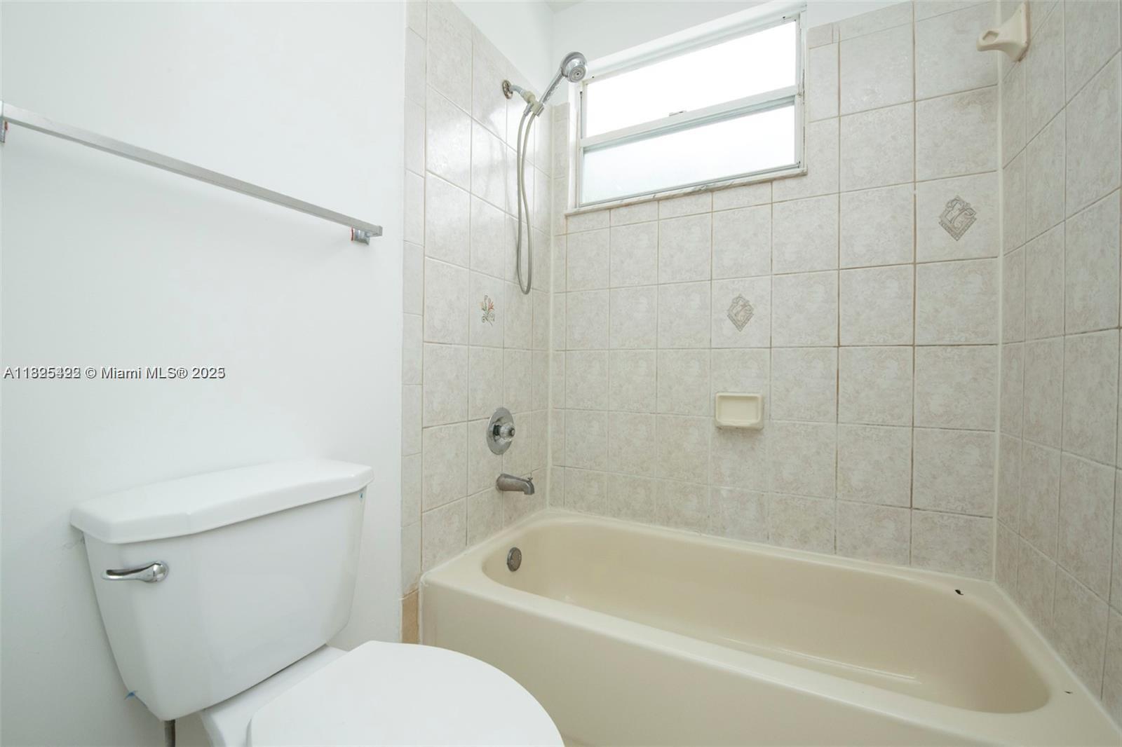 Building Photo - 1127 SW 104th Way