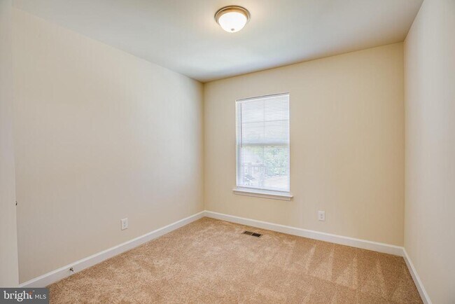 Building Photo - 48 Andrews Pl