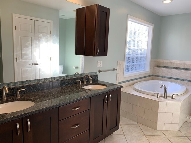 Building Photo - COMING SOON! 4 Bedroom (with office)-3 Bath- Pets negotiable