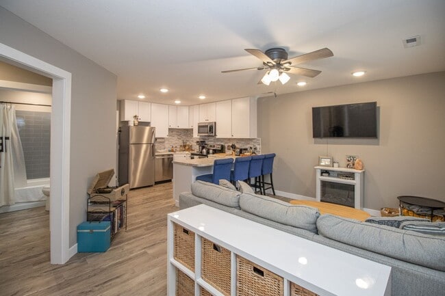 Building Photo - 301 Sanford Ave