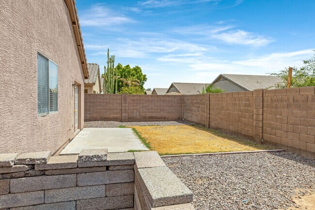 Building Photo - Beautiful Large 3 Bedroom home in Parkwood...