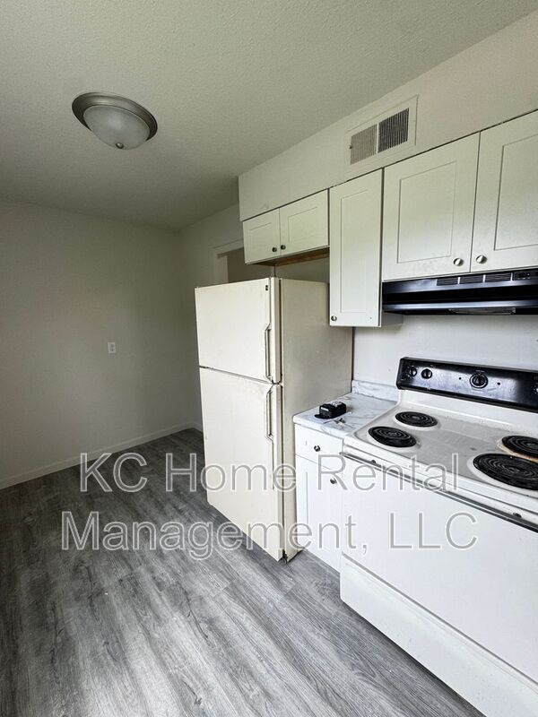 Building Photo - 8620 Countryshire Ln