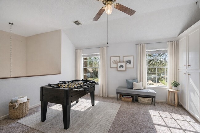 Building Photo - 2630 Lakeway Dr