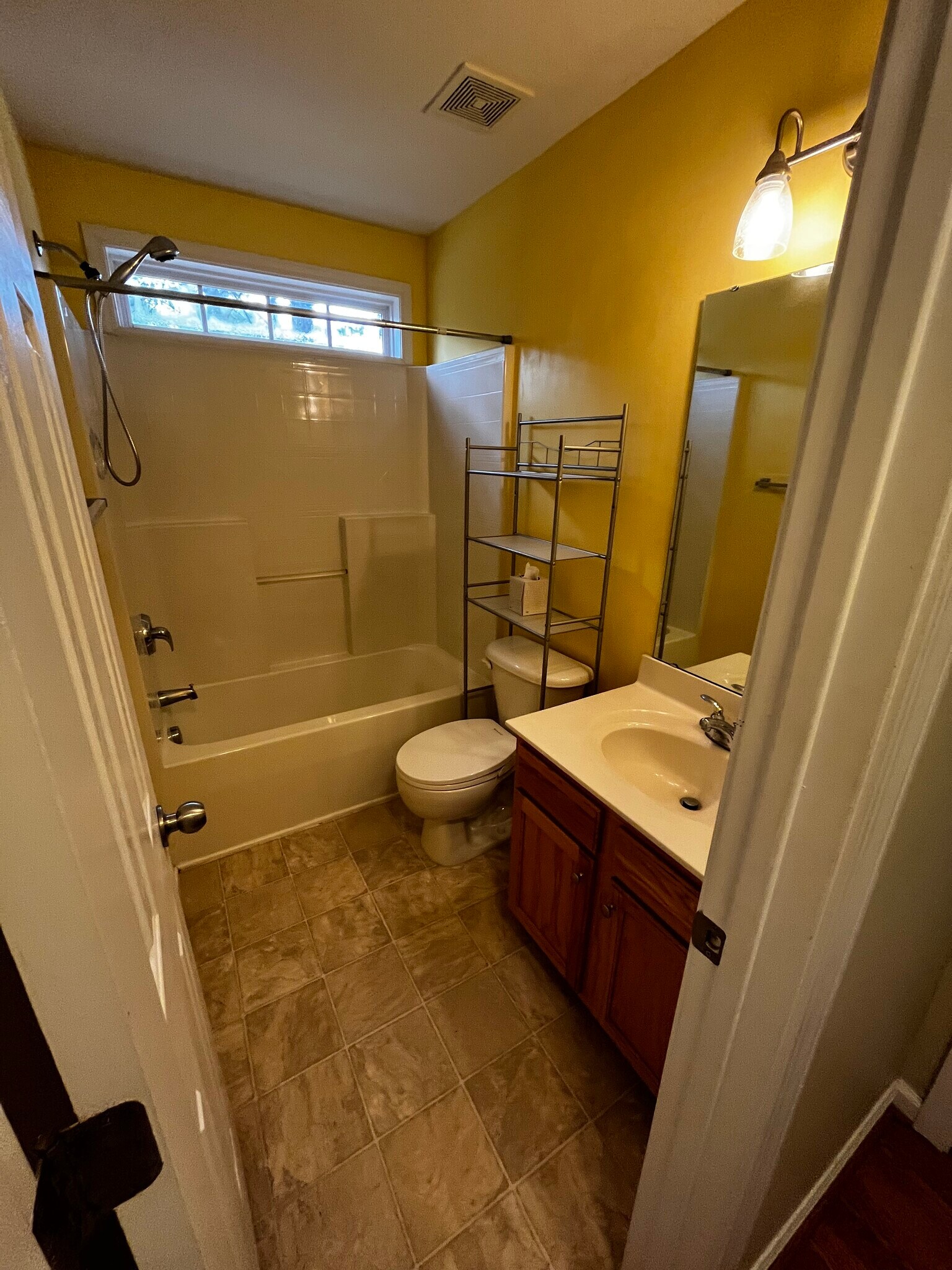 Hall bath - 1801 Trailwood Heights Lane