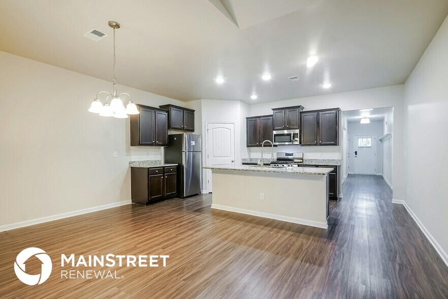 Building Photo - 1080 Park View Dr