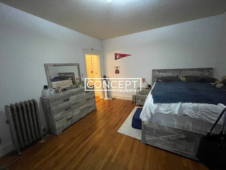 Building Photo - 143 Park Dr