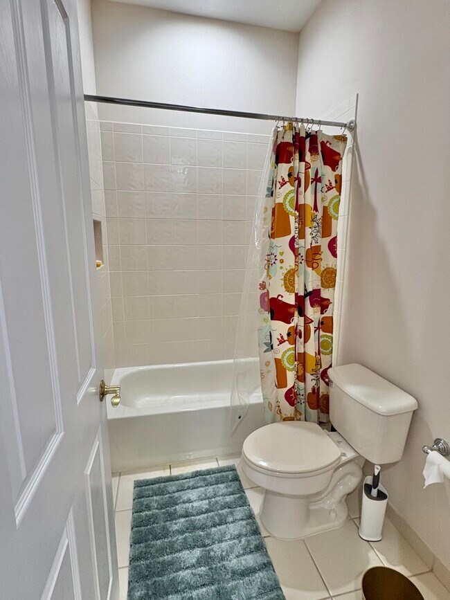 Building Photo - 3558 Collonade Dr