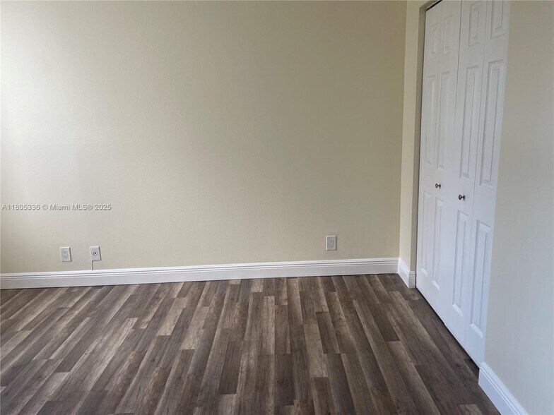Building Photo - 9401 Evergreen Pl