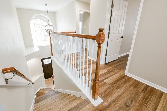 Building Photo - 815 Robins Way