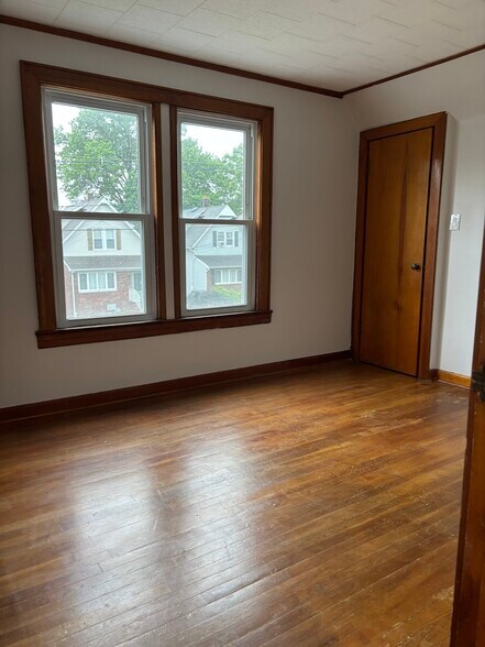 2nd floor master bedrrom - 209 Fern Ave