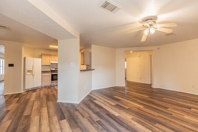 Building Photo - 7910 Lattimer Pond