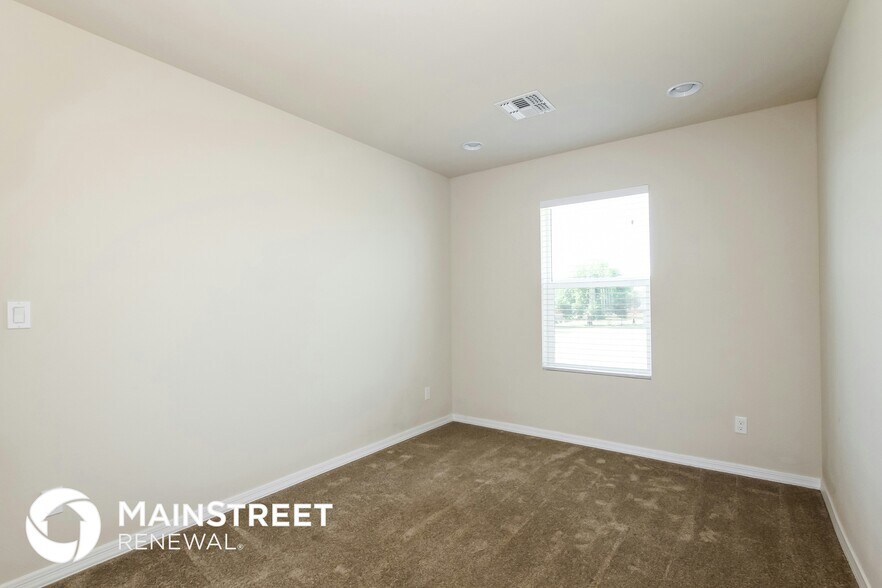 Building Photo - 2000 N 36th St