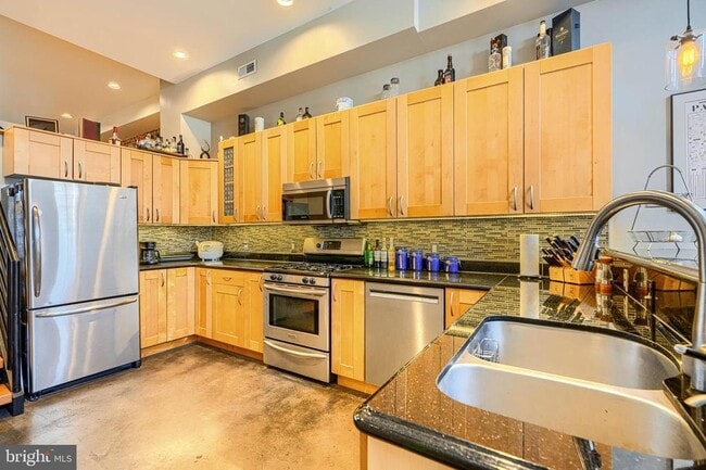 Building Photo - 542 E Clement St