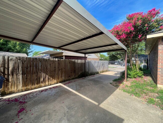 Building Photo - Fully remodeled 3 bedroom duplex for rent in Euless!