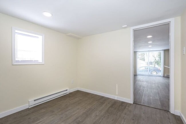 Building Photo - 419 W Jefferson St