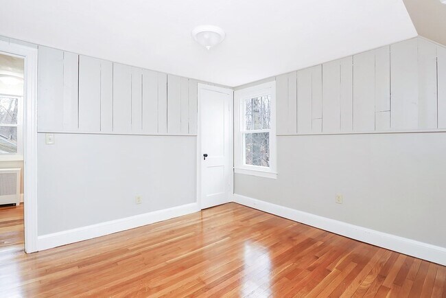 Building Photo - 142 Elmwood Ave