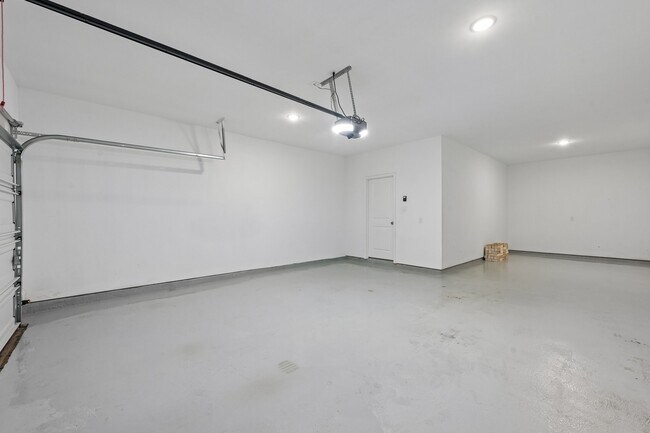 Building Photo - 7818 Palm Glade Dr