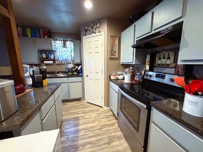 Building Photo - 2205 Cedar Ave