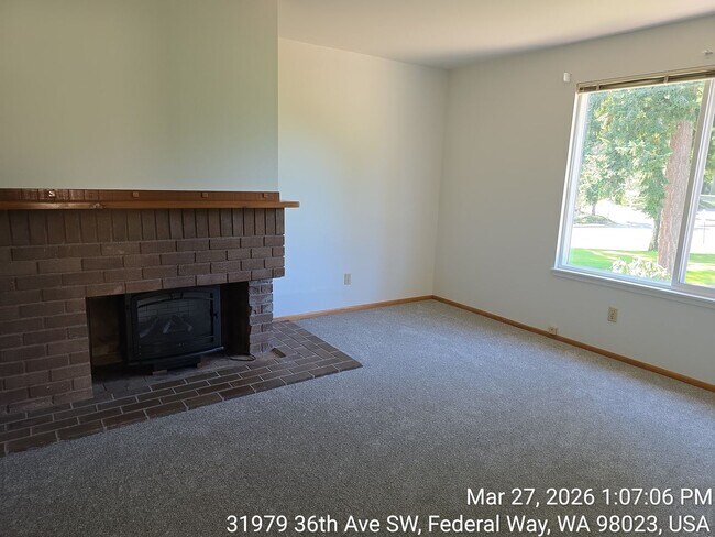 Building Photo - Twin Lakes life on a golf course -4 level home -  4 bedroom 2.5 bathroom with 2 car garage - Move...