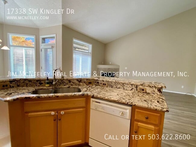 Building Photo - 17338 SW Kinglet Dr